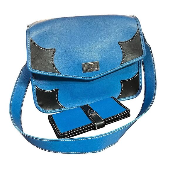 Vintage Western Blue and Black Messenger flap shoulder Bag with Matching Wallet - Picture 7 of 9